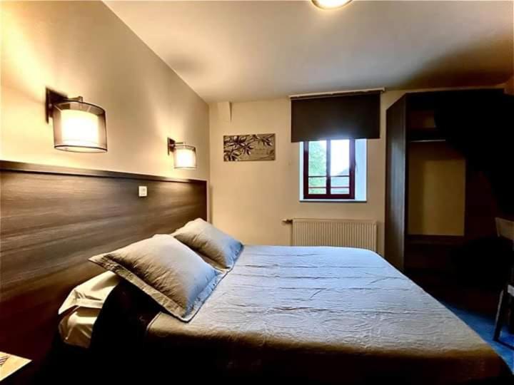 La Boule D'Or Hotell Pouzauges Exteriör bild